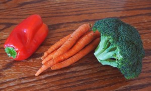 Foods like broccoli, red peppers, and carrots contain multiple vitamins and nutrients that support eye health. Photo: American Ratings Corporation (2015)